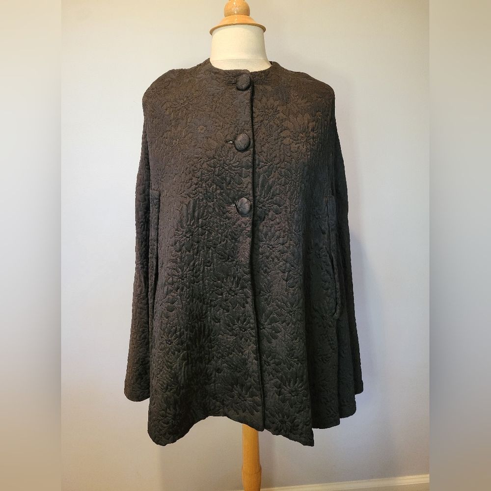 VTG! Specialty House Fashion 1950's Black Floral Brocade Cloak Cape O/S
